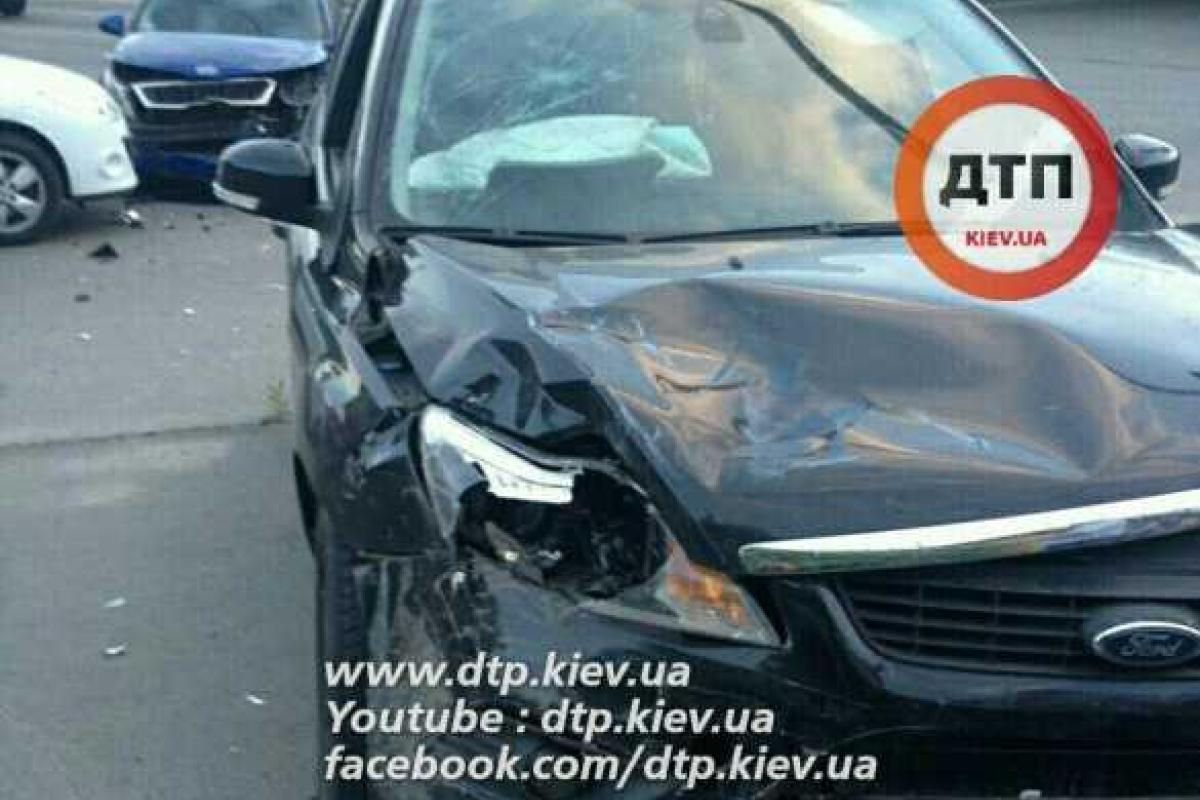Пьяное ДТП в Киеве: столкнулись 3 автомобиля