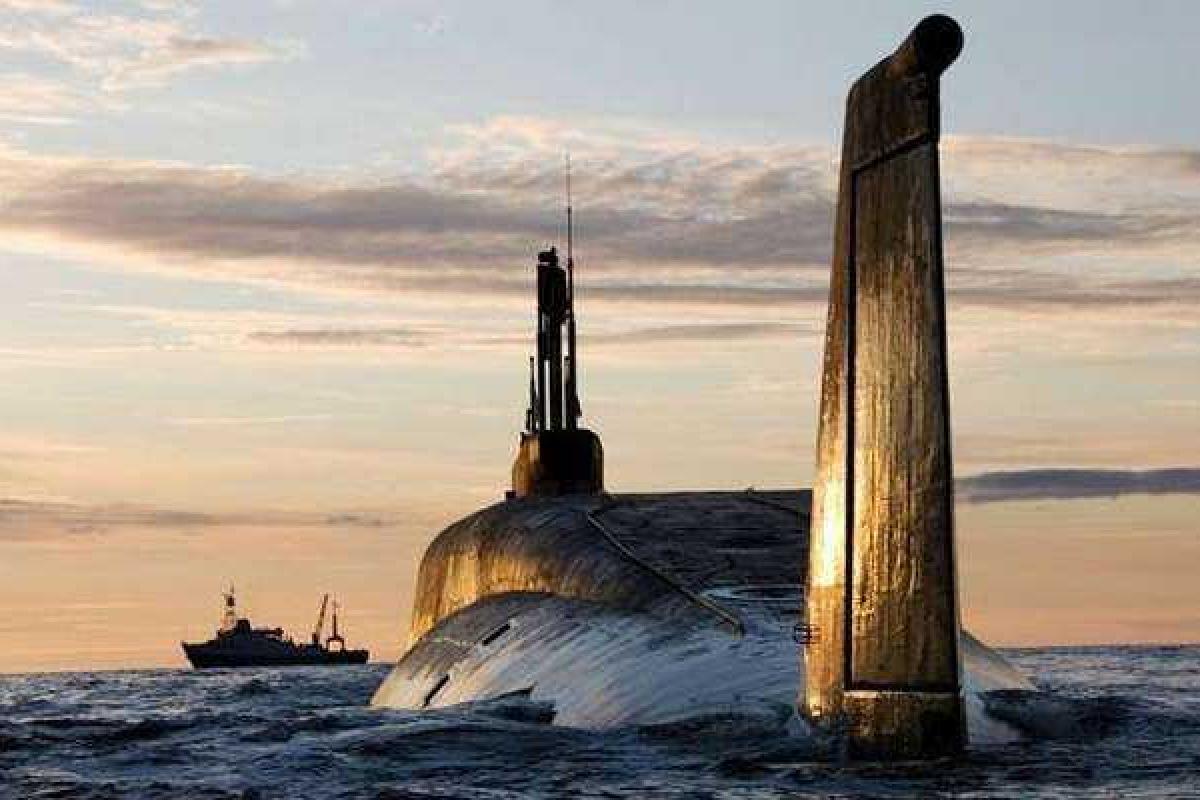 Британский флот перехватил российскую подлодку Британский флот перехватил российскую подлодку