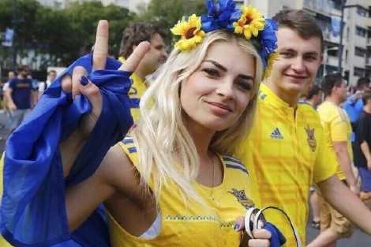 Евро-2016: Украинку назвали самой красивой болельщицей на турнире Евро-2016: Украинку назвали самой красивой болельщицей на турнире