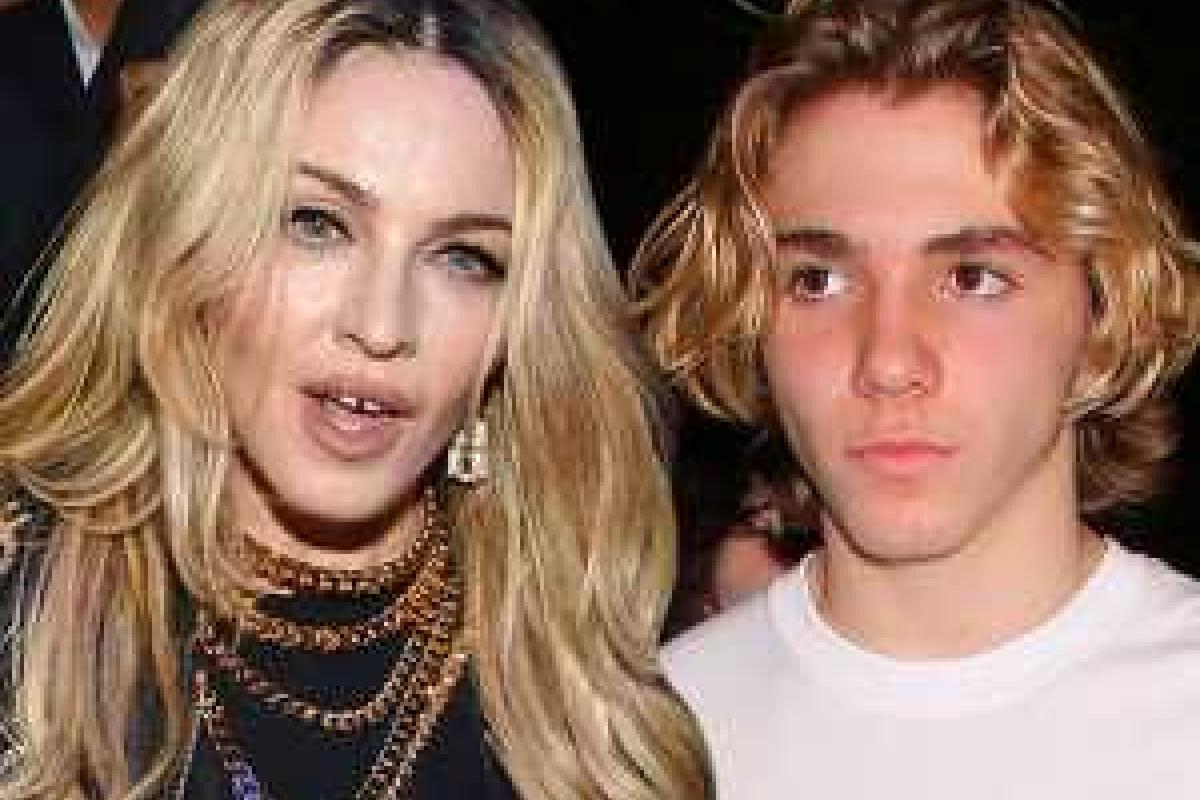 Сын Мадонны помирился с матерью и сейчас живет у нее