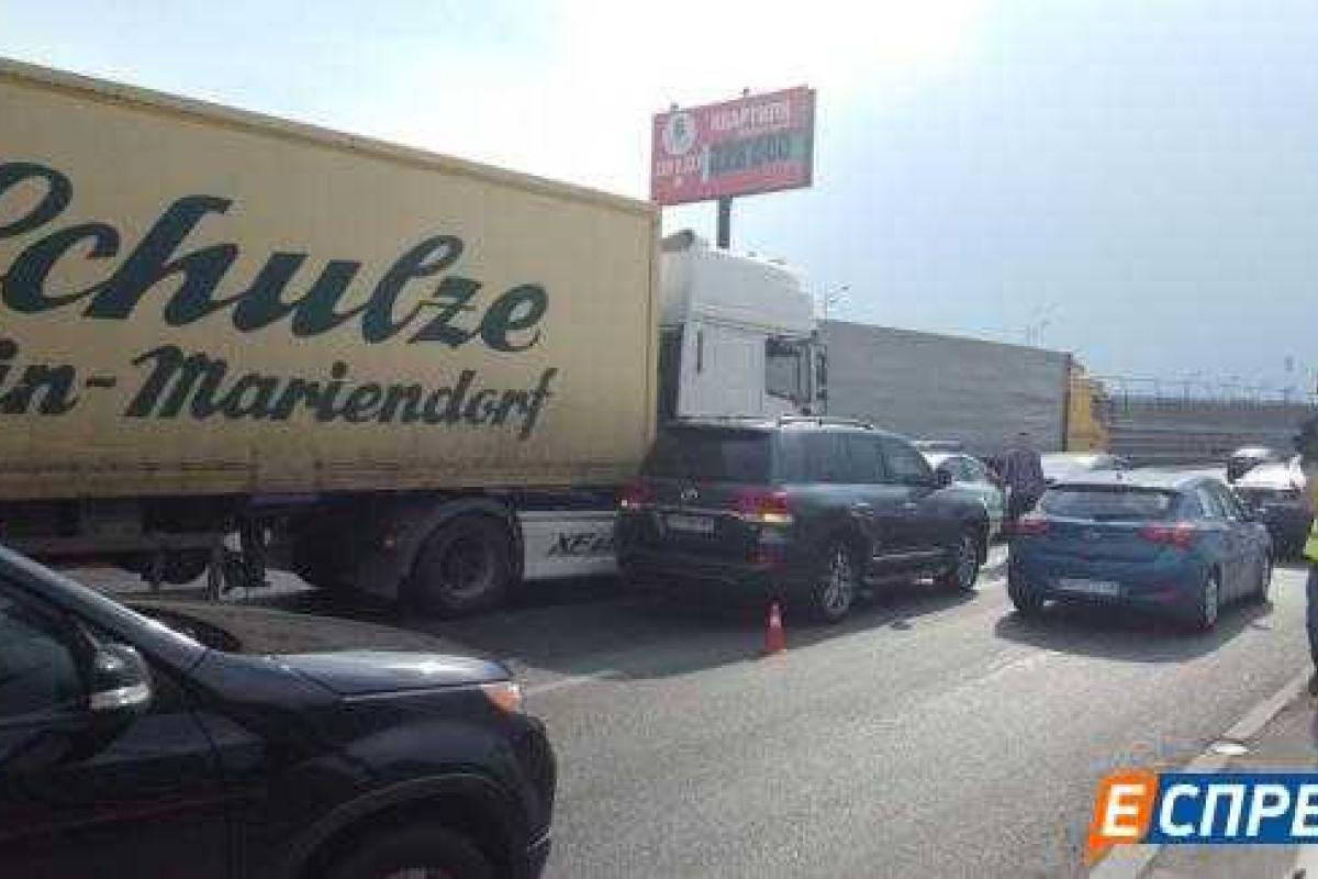 Может хоть права у него забрать или еще подождем? - политолог об очередном ДТП Омельченко Может хоть права у него забрать или еще подождем? - политолог об очередном ДТП Омельченко