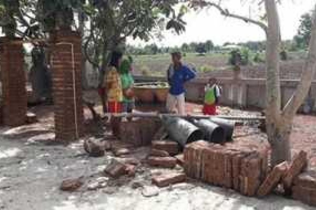 В Таиланде колокола храма рухнули на детей, одна девочка погибла В Таиланде колокола храма рухнули на детей, одна девочка погибла