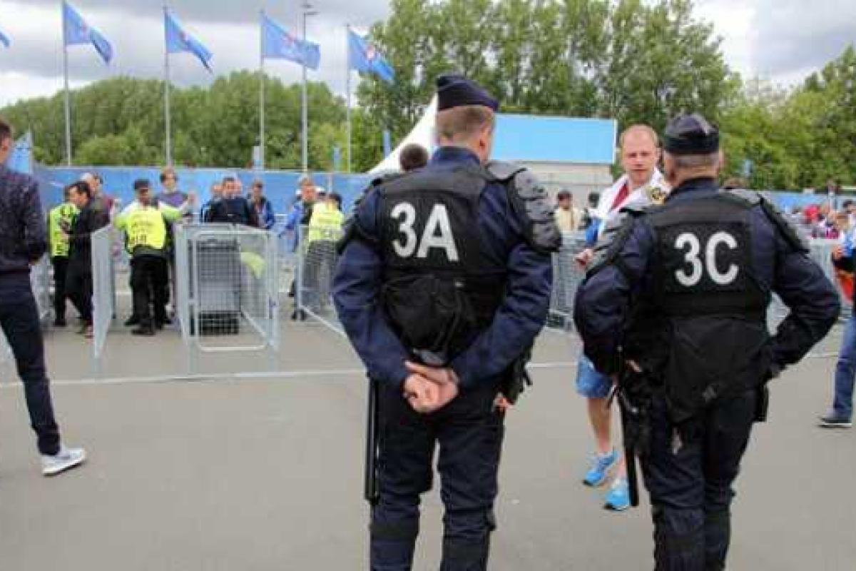 Евро-2016: Во время матча Россия - Словакия полиция взорвала подозрительную сумку Евро-2016: Во время матча Россия - Словакия полиция взорвала подозрительную сумку