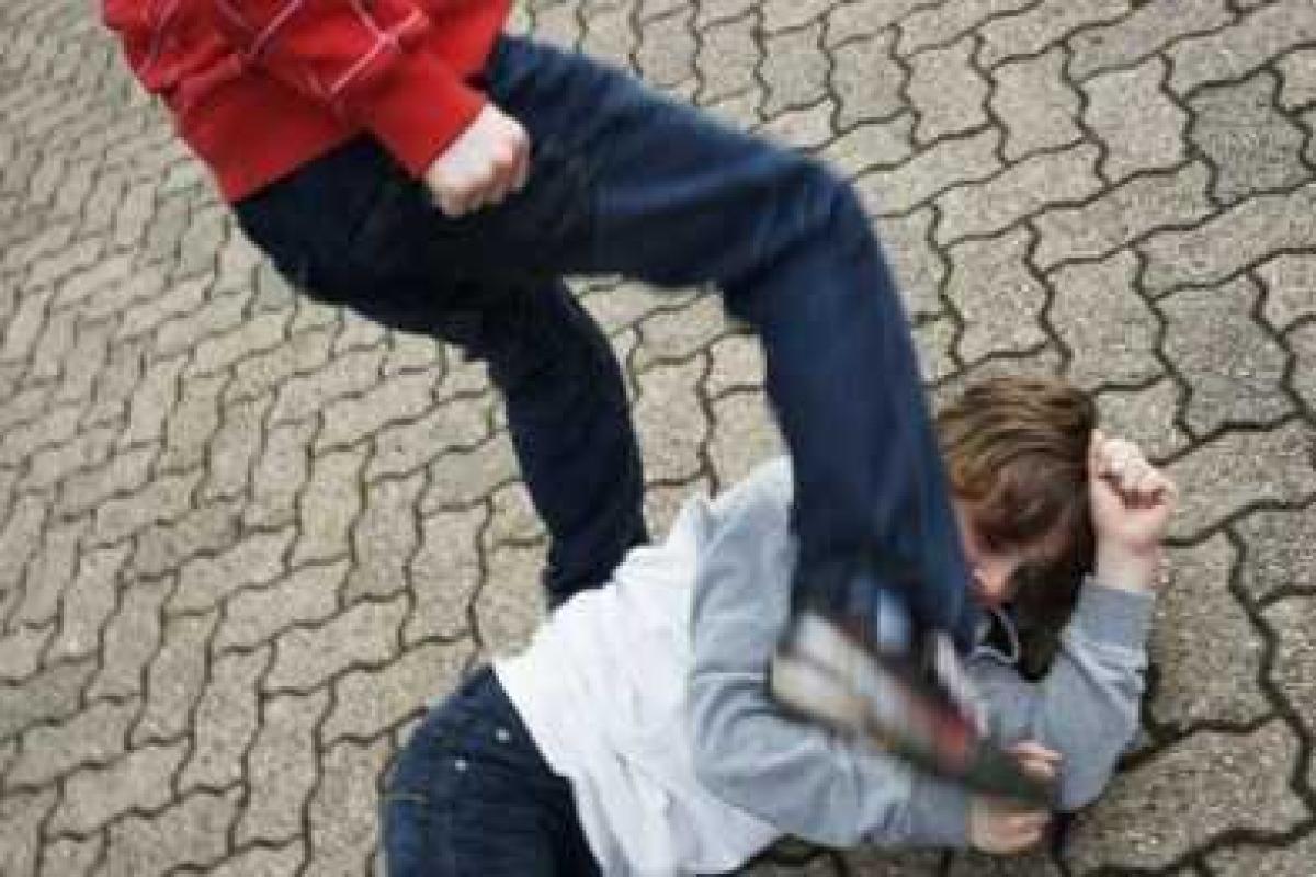 В Мариуполе школьница жестоко избила 11-летнюю девочку В Мариуполе школьница жестоко избила 11-летнюю девочку