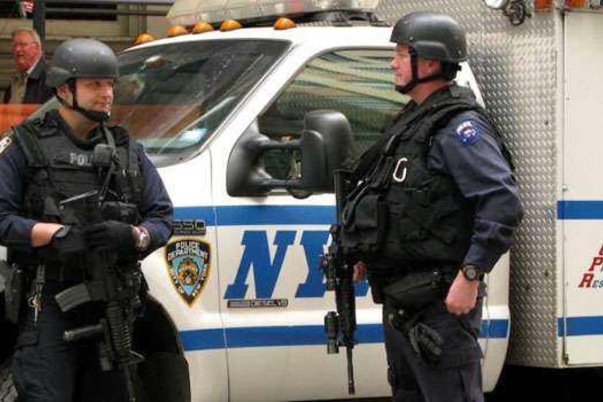 В Нью-Йорке неизвестный открыл огонь по детям на детской площадке В Нью-Йорке неизвестный открыл огонь по детям на детской площадке