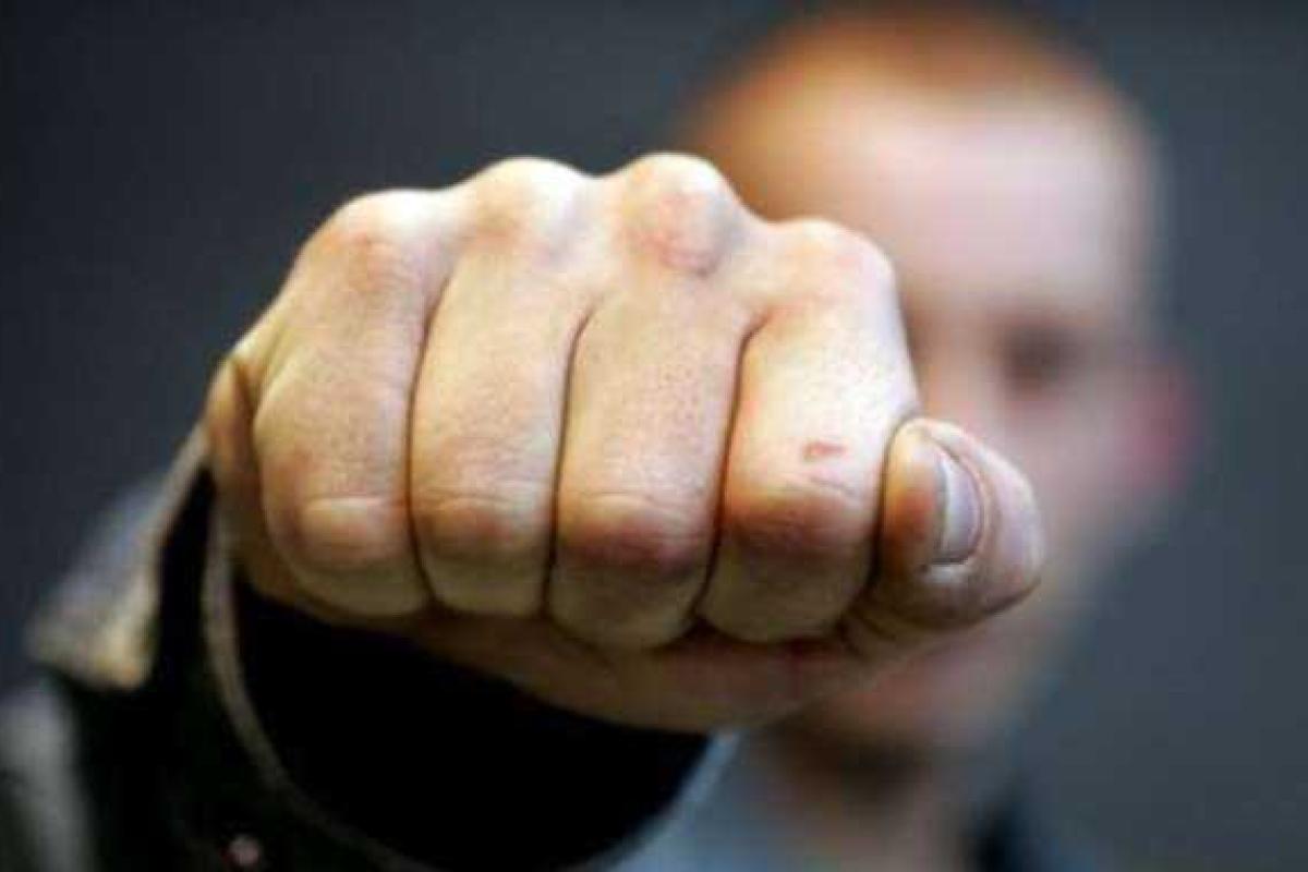 В Мирнограде полиция задержала парня, который до смерти забил человека