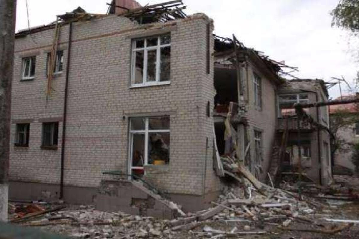 Жители Красногоровки просят оградить их "железным занавесом" от террористов "ДНР"