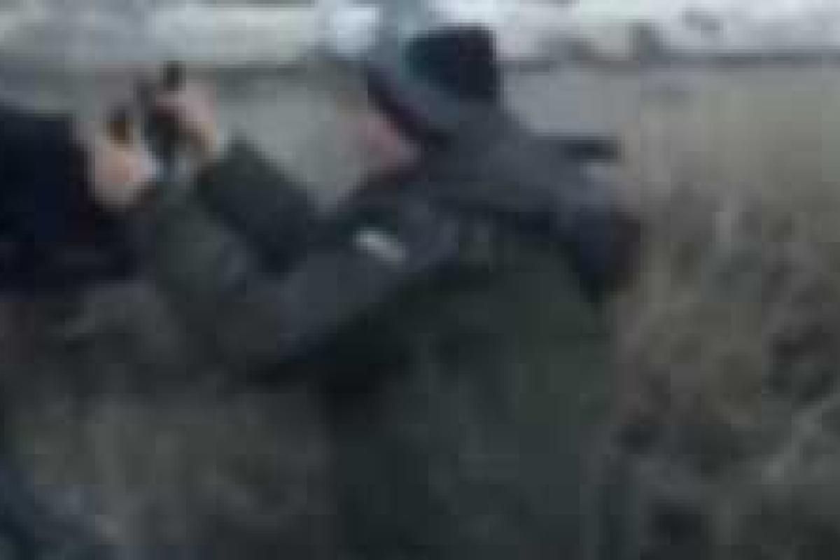 ​Неудачная стрельба криворукого боевика: хилого террориста сдуло с пулемета