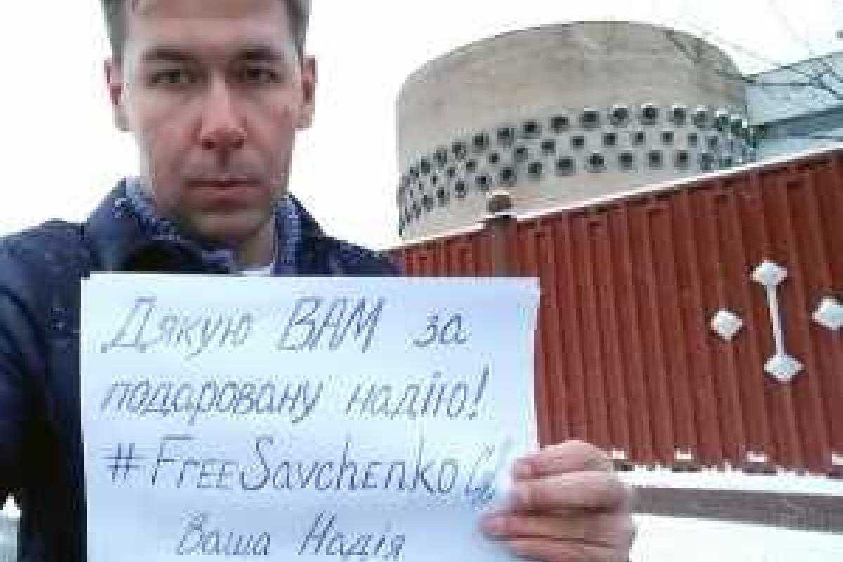 Наконец смогу быть просто адвокатом, а не "адвокатом Савченко" - Илья Новиков Наконец смогу быть просто адвокатом, а не "адвокатом Савченко" - Илья Новиков