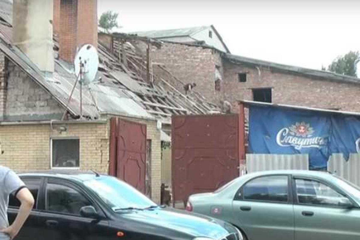 В Горловке снаряд прямым попаданием угодил в бордель В Горловке снаряд прямым попаданием угодил в бордель