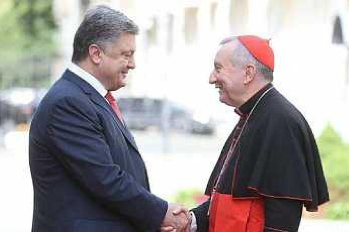 Порошенко пригласил в Украину Папу Римского Порошенко пригласил в Украину Папу Римского