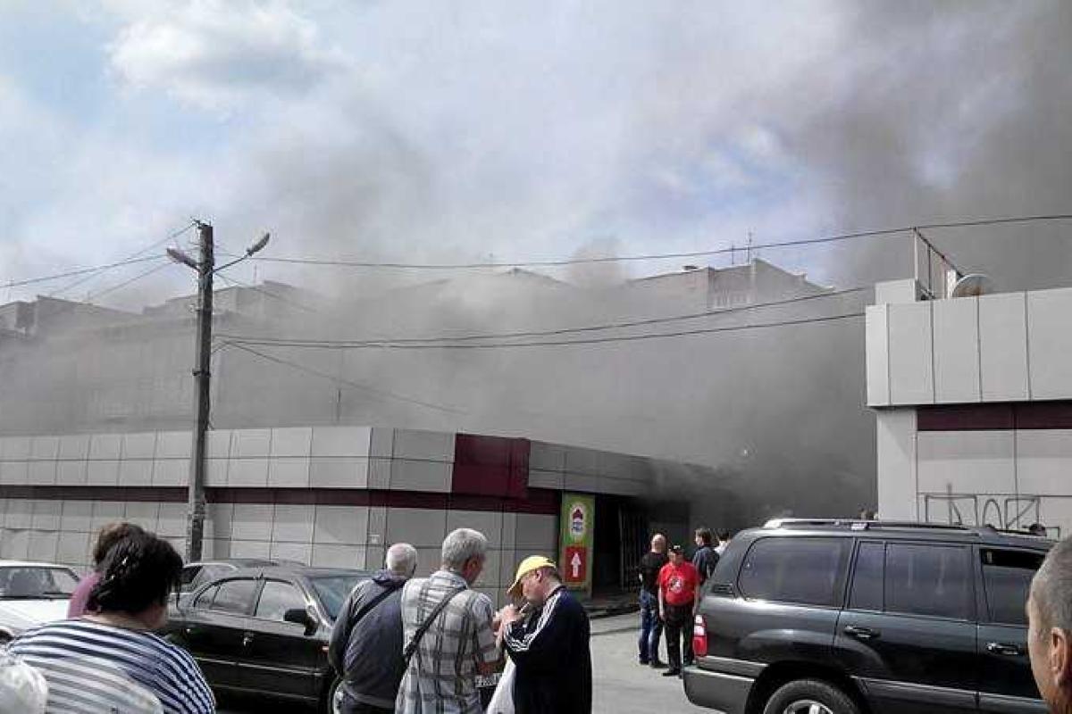 На харьковском рынке произошел крупный пожар На харьковском рынке произошел крупный пожар