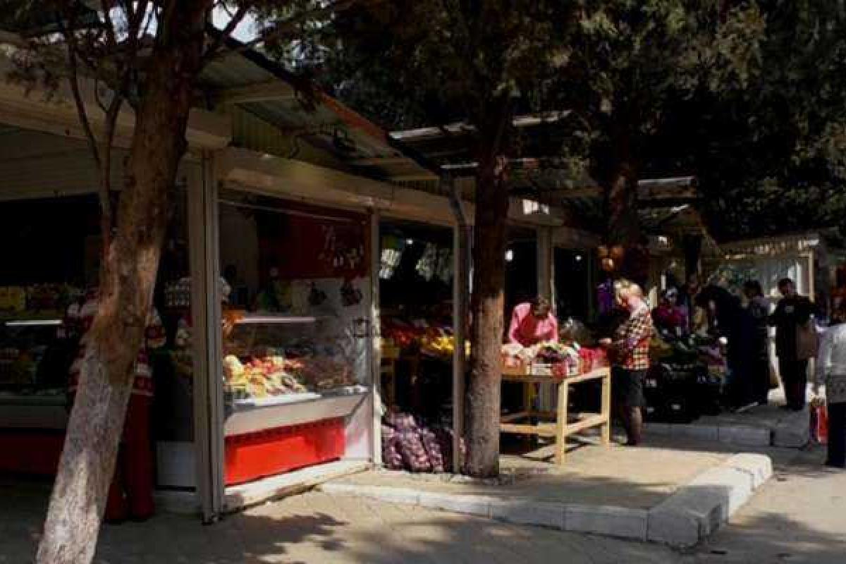 Жители Алушты: Уличная торговля превращает центральные улицы в китайские кварталы Жители Алушты: Уличная торговля превращает центральные улицы в китайские кварталы