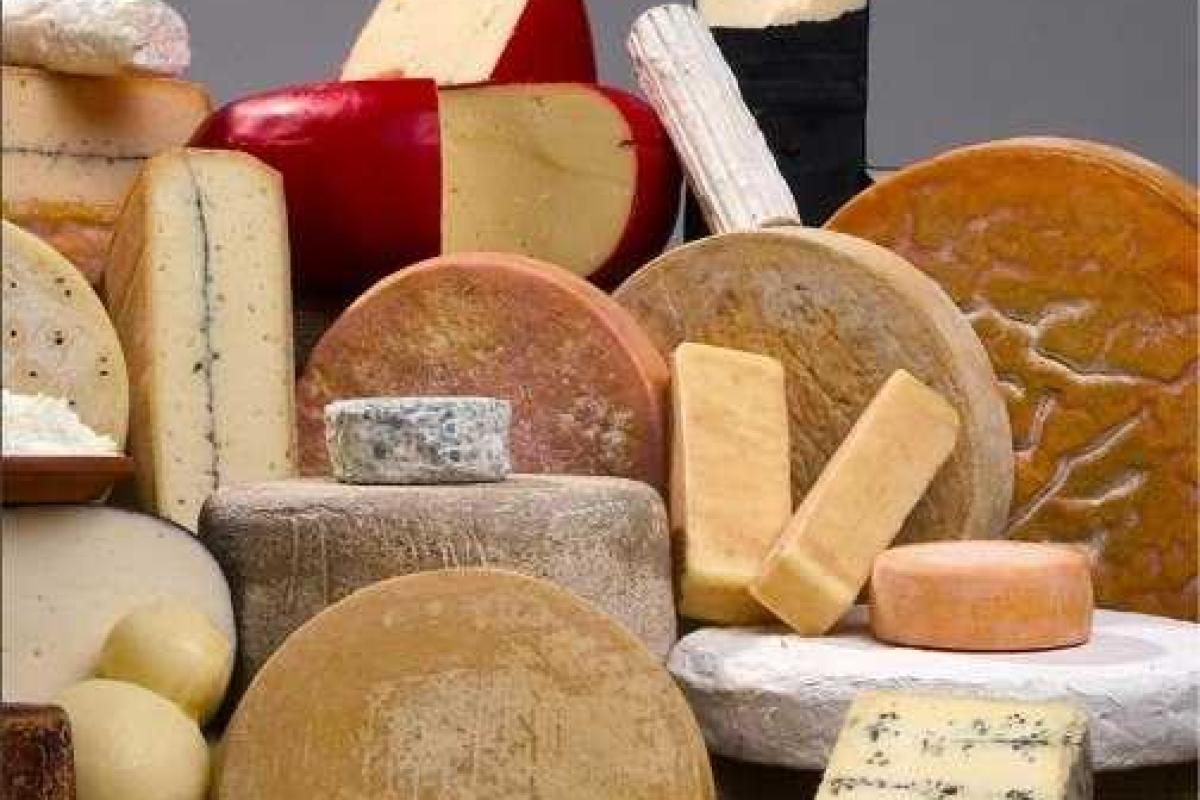 Блогер: Туристы из России сметают все французские сыры с полок магазинов, попадая заграницу Блогер: Туристы из России сметают все французские сыры с полок магазинов, попадая заграницу