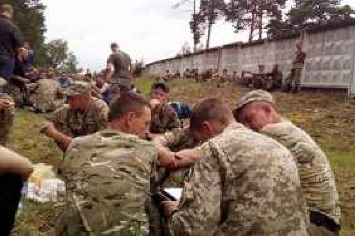 На Черниговщине резервисты напились и устроили драку на полигоне На Черниговщине резервисты напились и устроили драку на полигоне