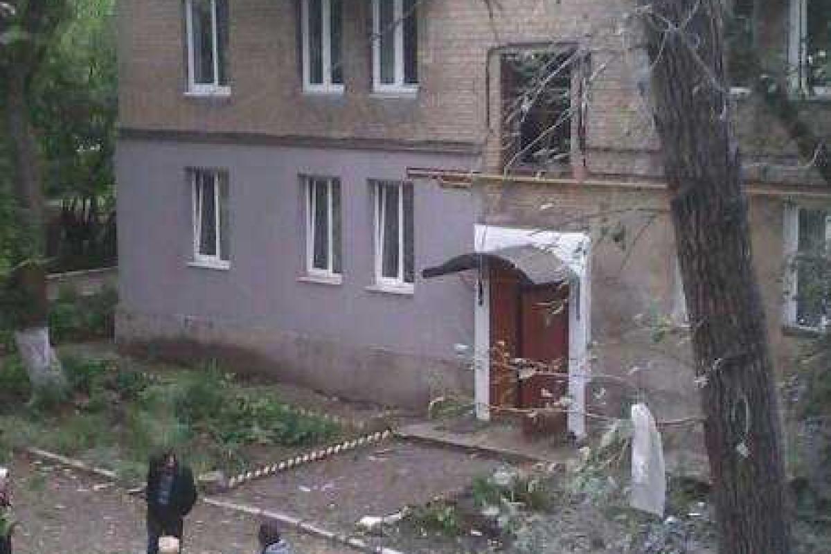 В соцсетях появились фото последствий вчерашнего обстрела Донецка В соцсетях появились фото последствий вчерашнего обстрела Донецка