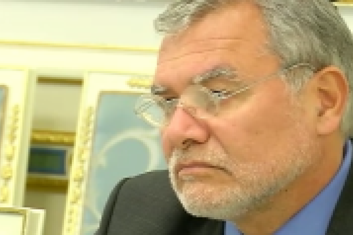 В Украину для поиска денег Януковича прибыл самый знаменитый прокурор мира В Украину для поиска денег Януковича прибыл самый знаменитый прокурор мира