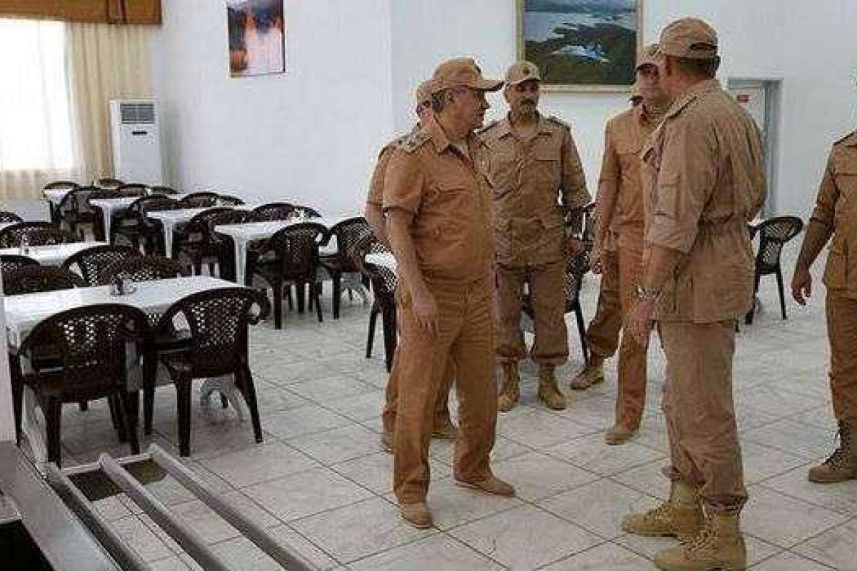 В сети высмеяли визит министра обороны России Шойгу в Сирию В сети высмеяли визит министра обороны России Шойгу в Сирию