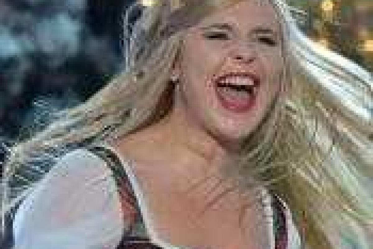 Жених Пелагеи не находит времени на общение с маленьким сыном Жених Пелагеи не находит времени на общение с маленьким сыном