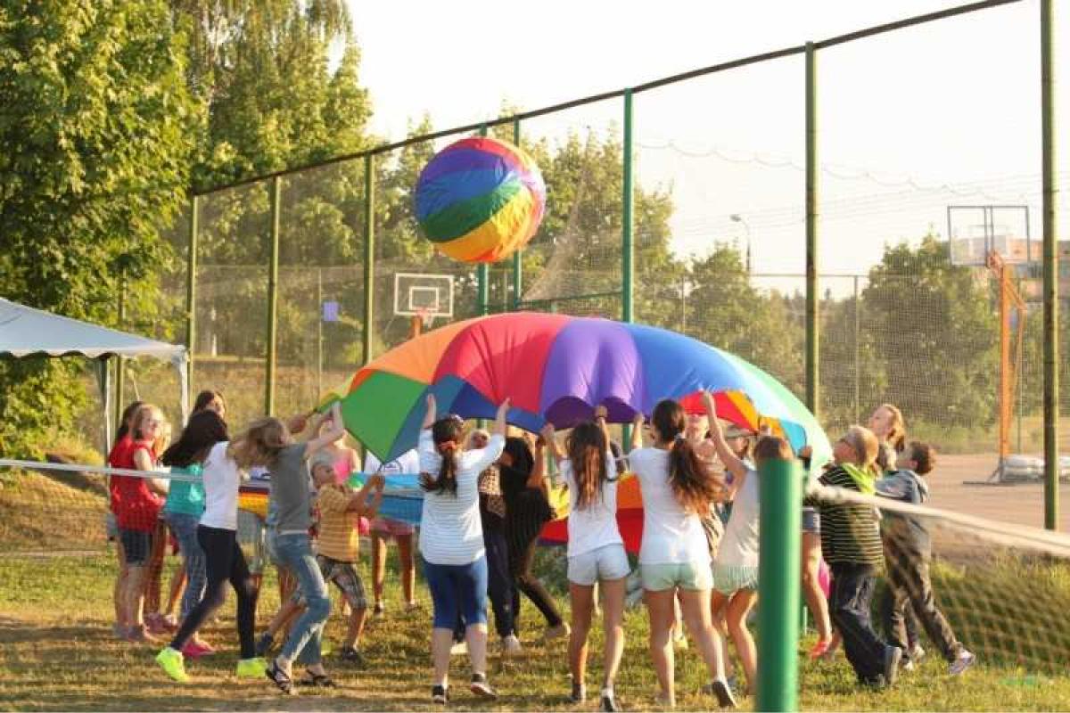 80 дневных пришкольных лагерей начинают работу в Киеве