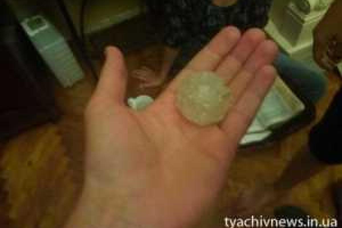 Закарпатье засыпало гигантским градом