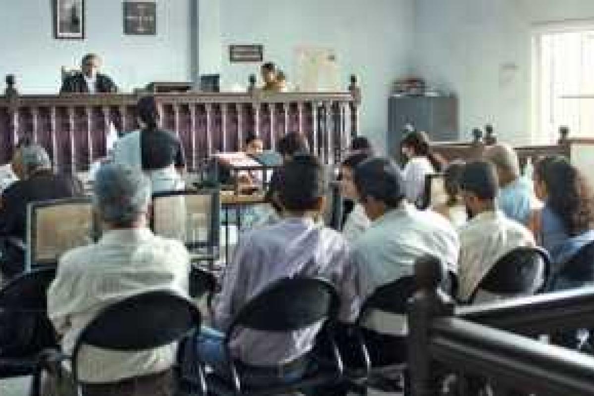 В Индии школьница попала в тюрьму за списывание на экзамене В Индии школьница попала в тюрьму за списывание на экзамене