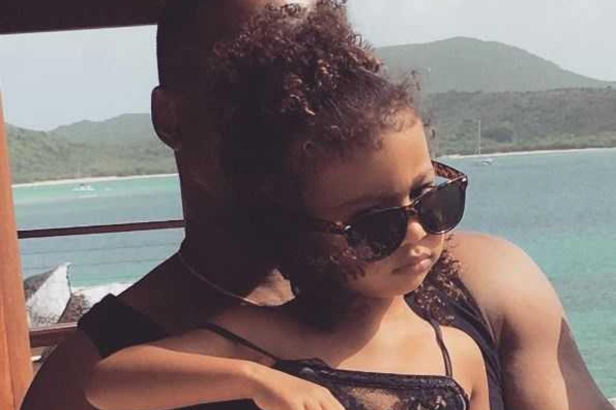 Ким Кардашьян умилила фанатов снимком дочери