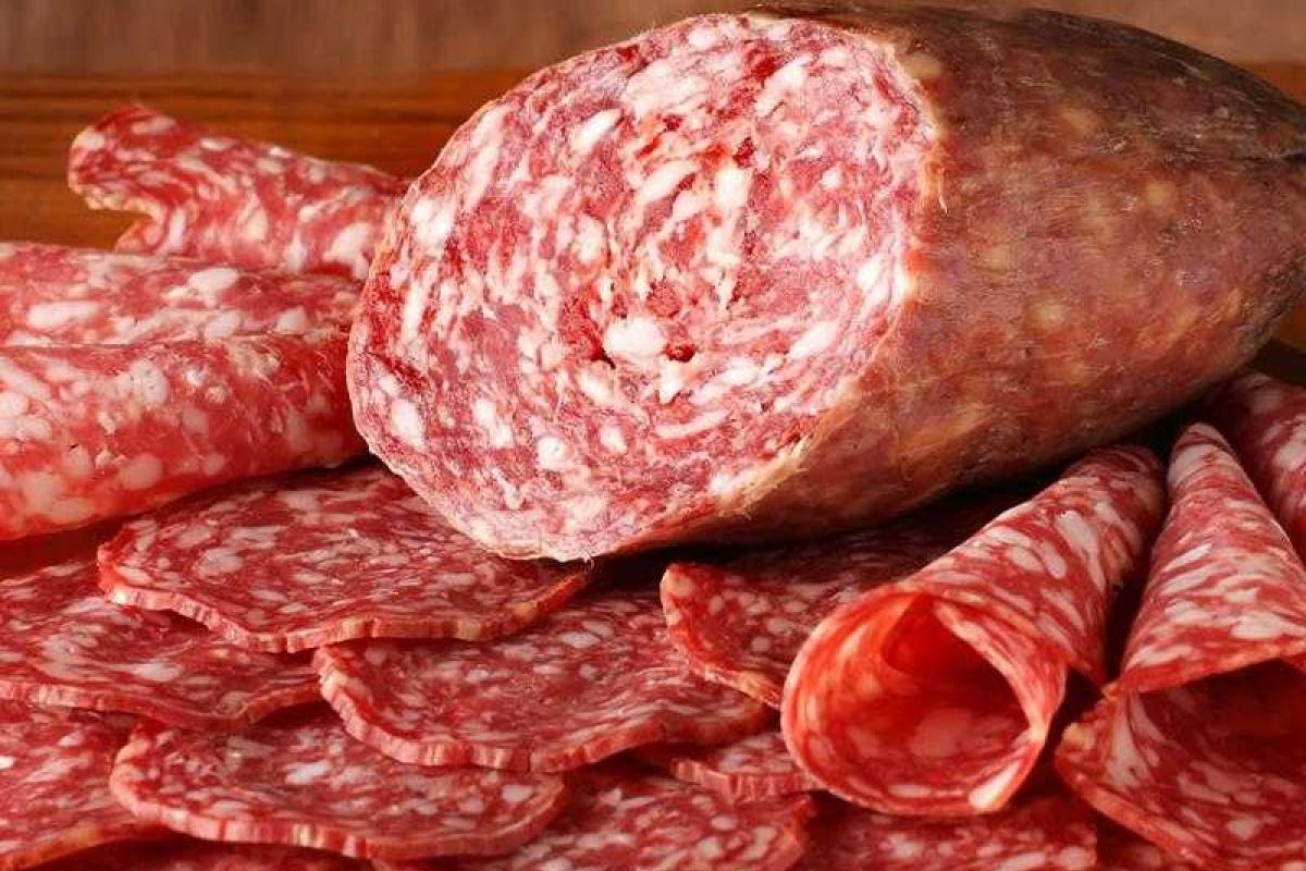 Супруга Януковича торгует колбасой в оккупированном Севастополе Супруга Януковича торгует колбасой в оккупированном Севастополе