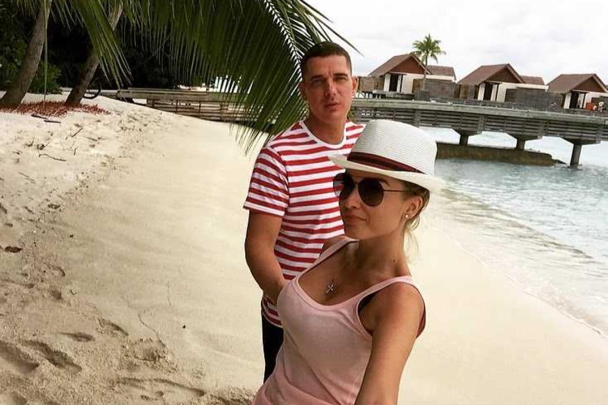 Новый муж Ксении Бородиной поздравил ее старшую дочь с днем рождения только в соцсети Новый муж Ксении Бородиной поздравил ее старшую дочь с днем рождения только в соцсети