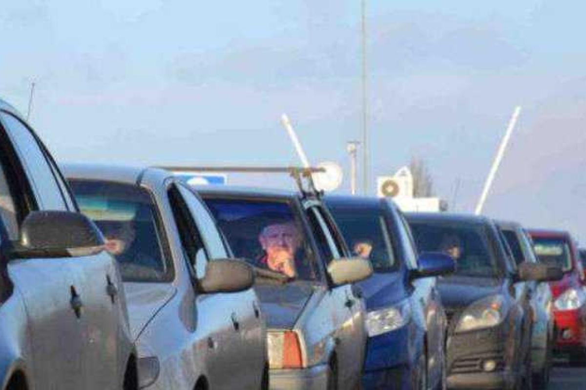 На админгранице с Крымом собралась большая очередь На админгранице с Крымом собралась большая очередь