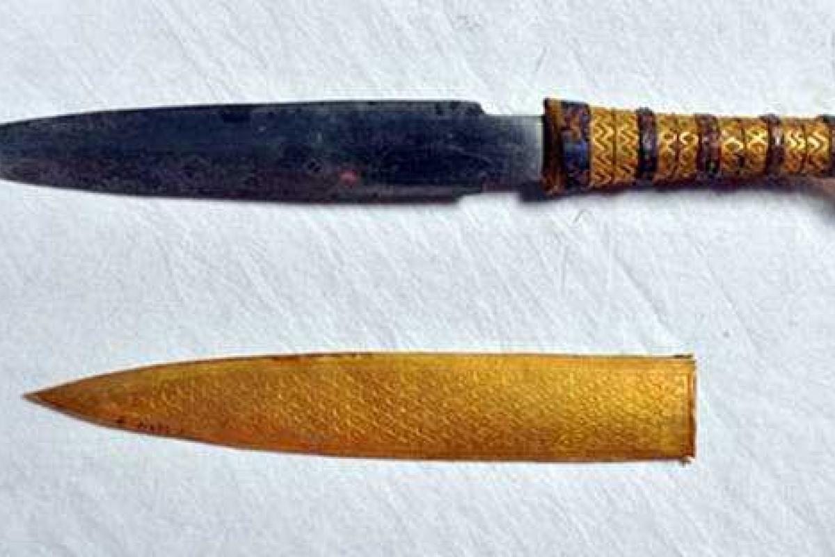 Ученые в шоке: Кинжал Тутанхамона был сделан из внеземного железа