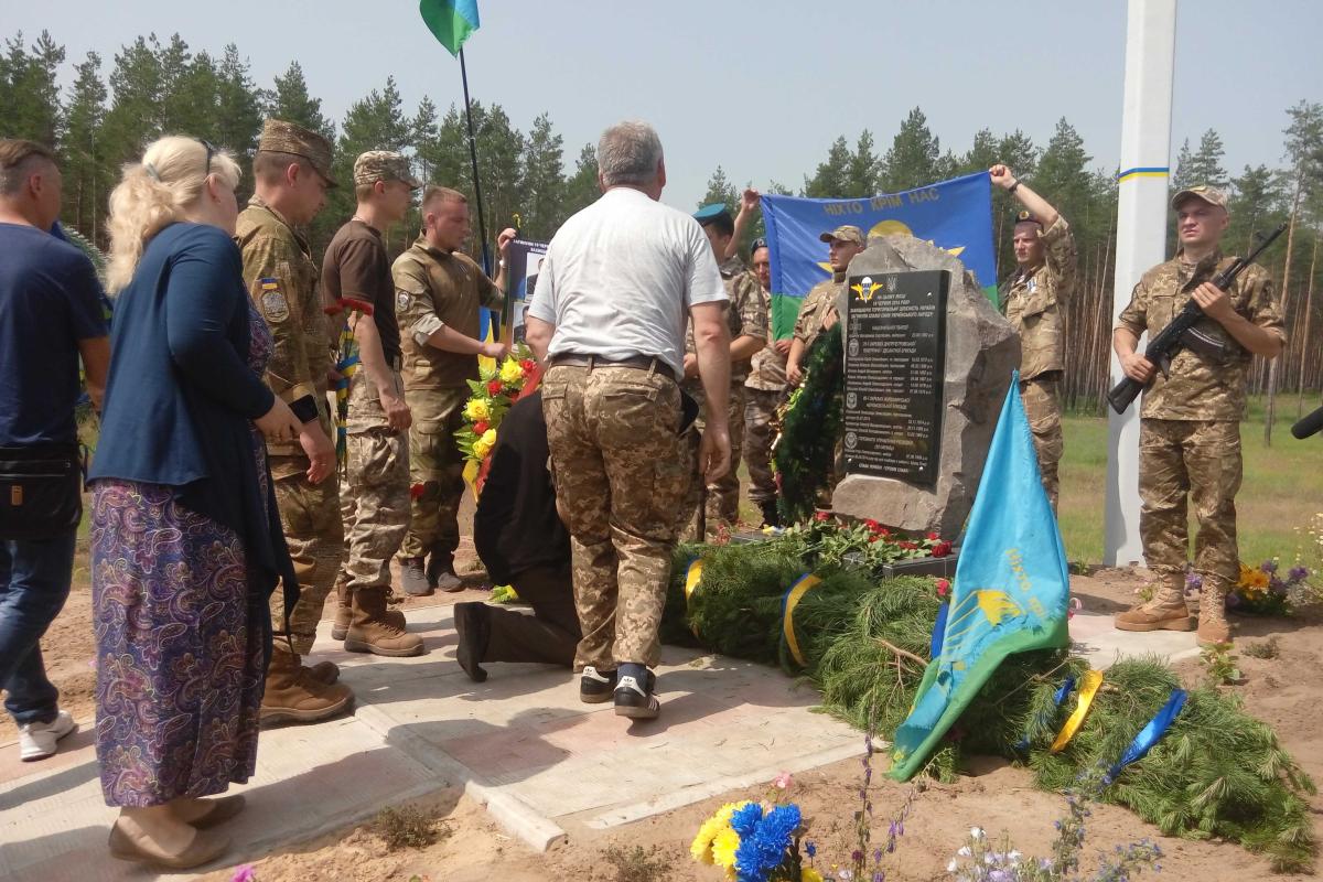 В Донецкой области установили памятник погибшим украинским бойцам