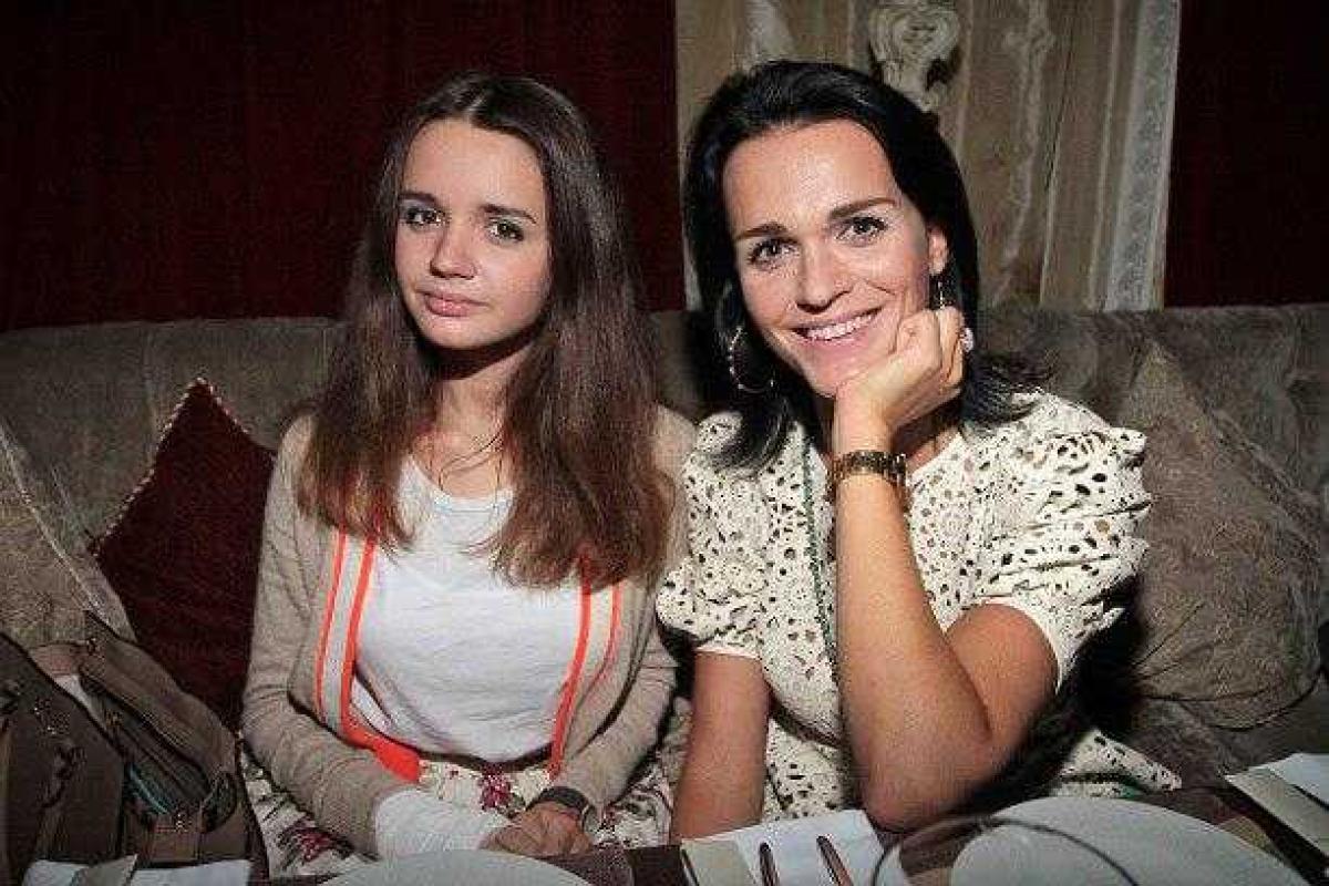 17-летняя дочь певицы Славы шокировала фанатов "голыми" снимками