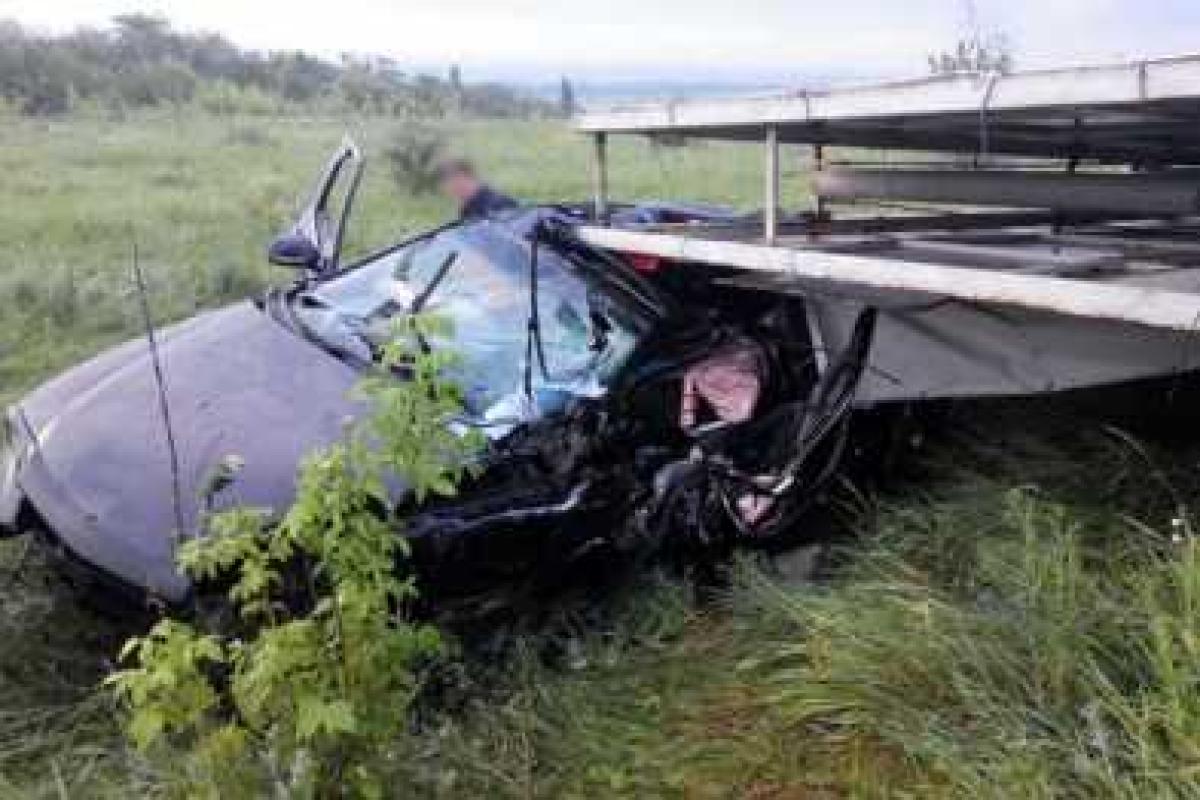На Донетчине сотрудник криминальной полиции погиб в страшной аварии На Донетчине сотрудник криминальной полиции погиб в страшной аварии