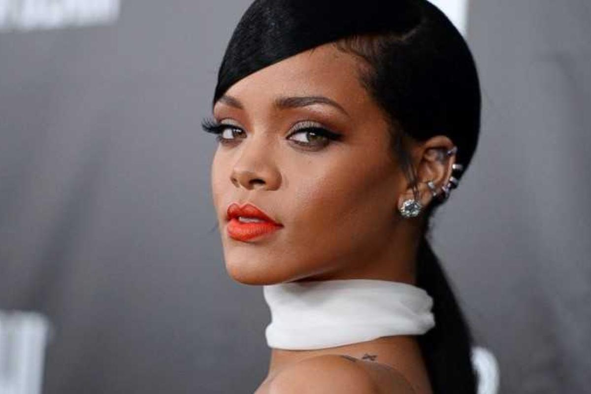 Певица Рианна оскорбила своих британских фанатов Певица Рианна оскорбила своих британских фанатов