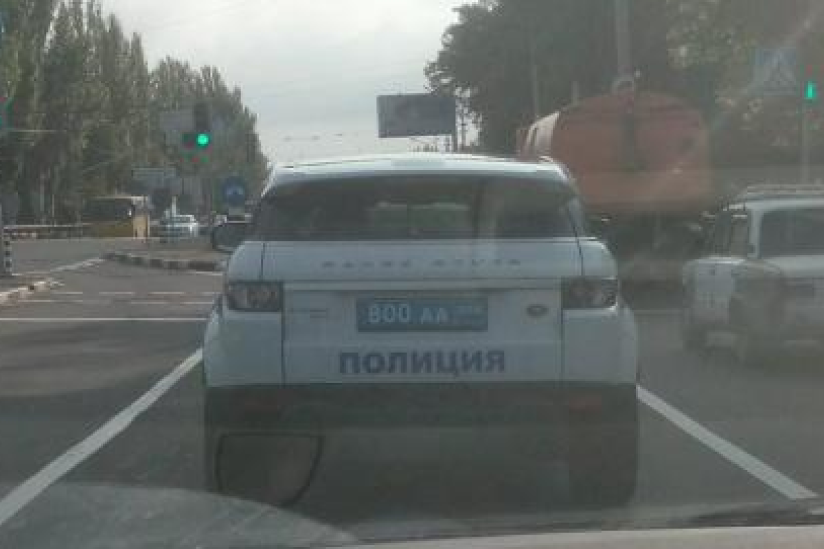 В соцсети показали крутые автомобили, на которых ездят «полицейские ДНР» В соцсети показали крутые автомобили, на которых ездят «полицейские ДНР»