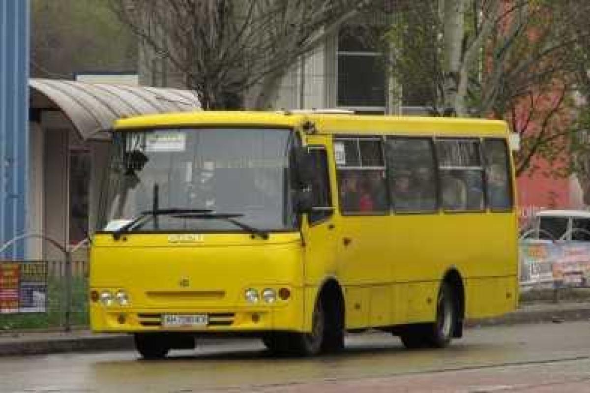 В Мариуполе 72-летняя женщина выпала из маршрутки В Мариуполе 72-летняя женщина выпала из маршрутки