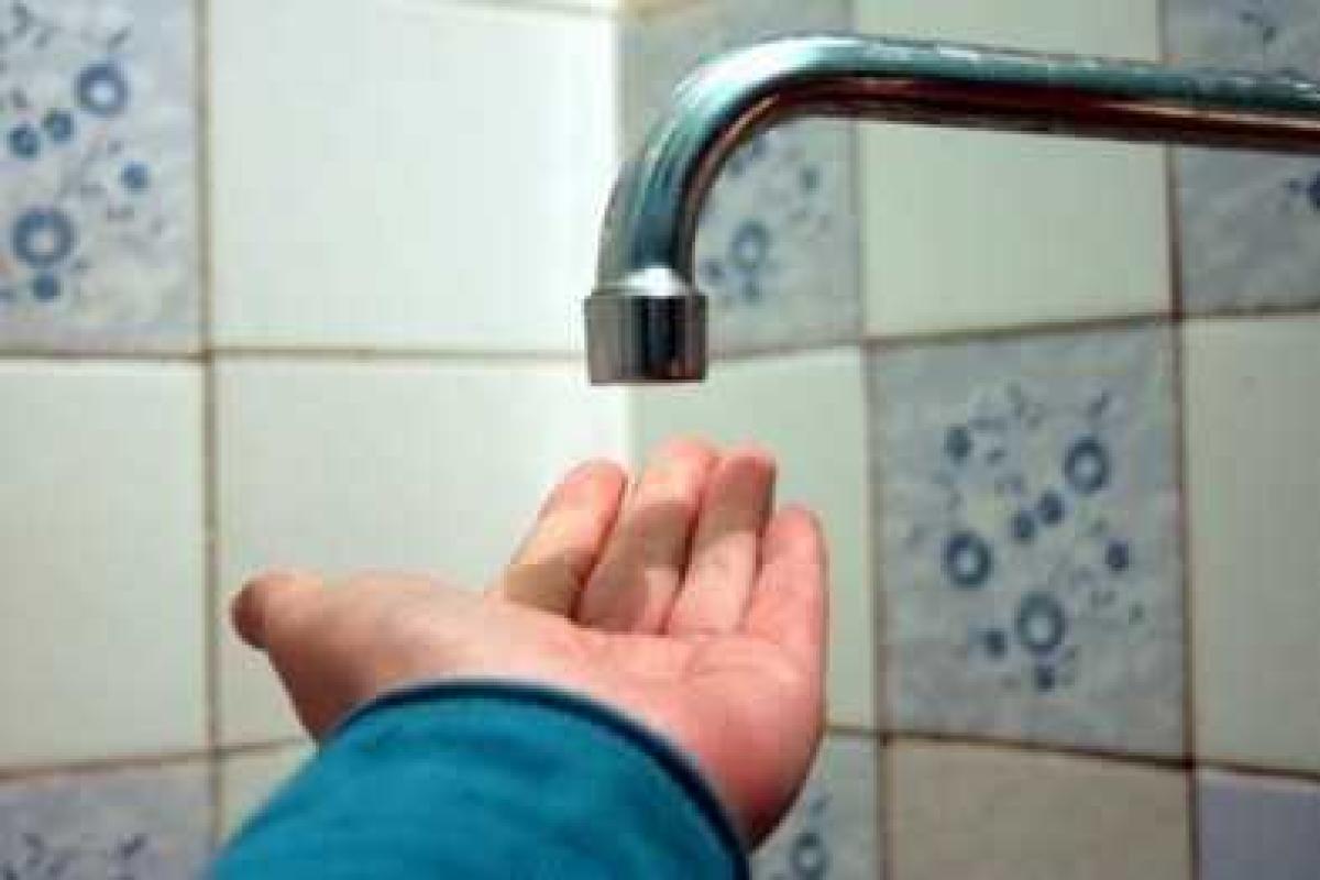 Жители Мариуполя привыкают жить без горячей воды