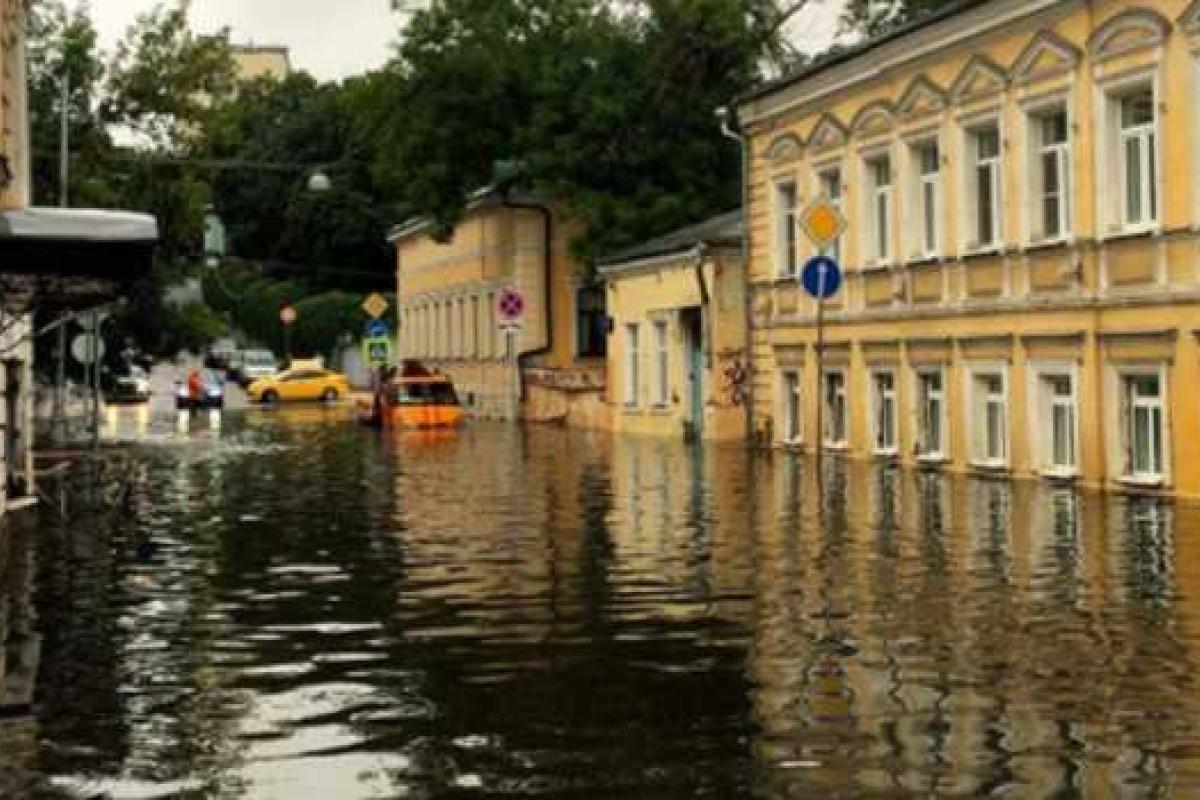 Москва ушла под воду из-за сильнейших ливней Москва ушла под воду из-за сильнейших ливней