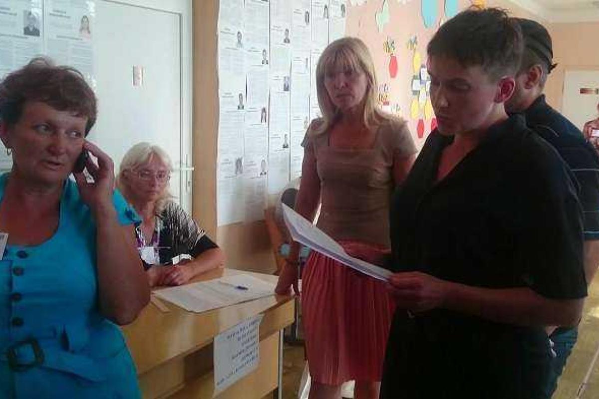 Савченко устроила "разбор полетов" из-за выборов в Луганской области