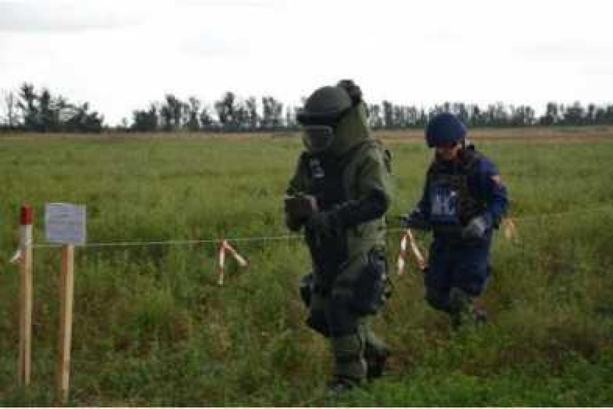 В Донецкой области фермеров обезопасят от мин В Донецкой области фермеров обезопасят от мин