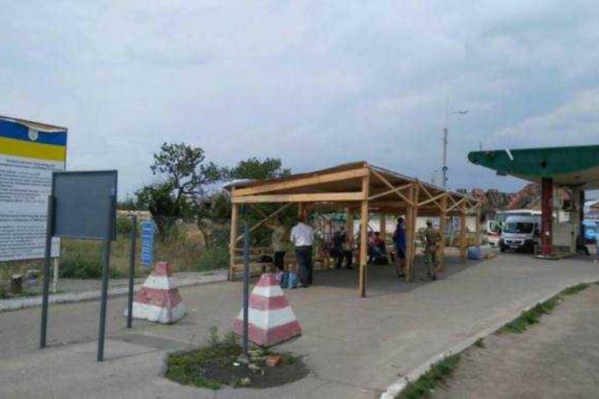 На пропускных пунктах в зоне АТО будут установлены навесы На пропускных пунктах в зоне АТО будут установлены навесы