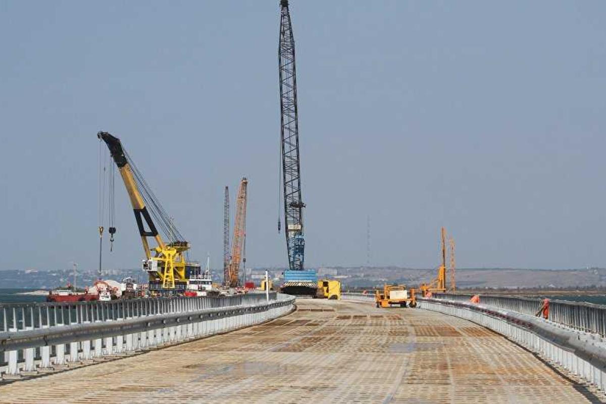 На строительство моста через Керченский пролив отправили студентов из РФ На строительство моста через Керченский пролив отправили студентов из РФ