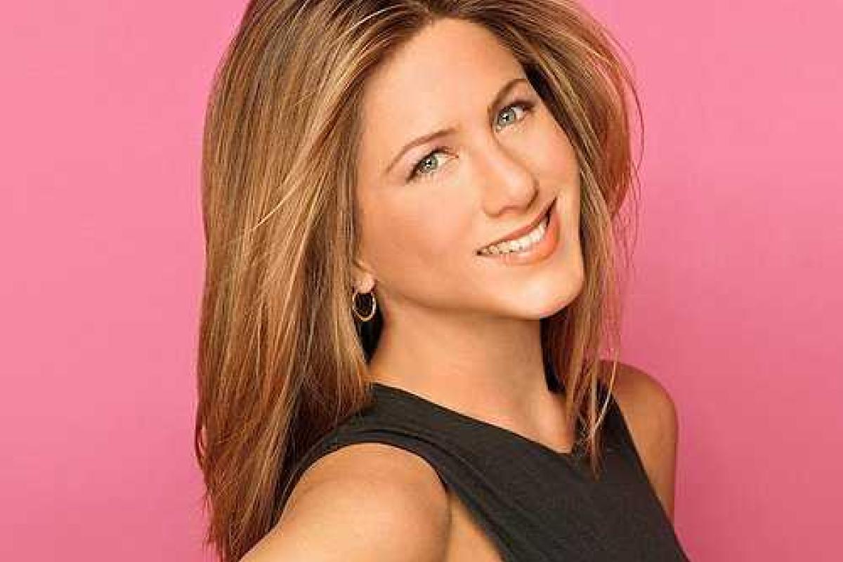 Дженифер Энистон вышла на улицу без нижнего белья Дженифер Энистон вышла на улицу без нижнего белья