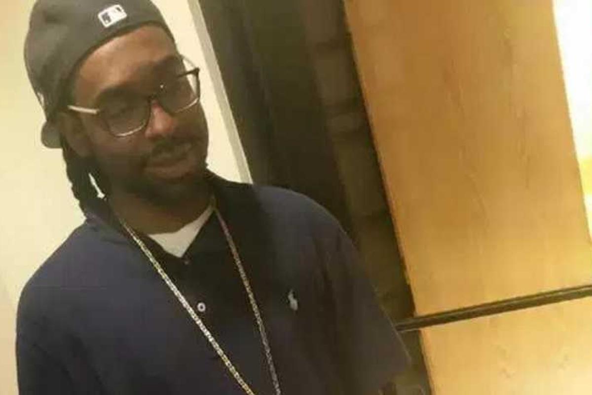 В США девушка стримила в Facebook, как умирает ее парень (18+) В США девушка стримила в Facebook, как умирает ее парень (18+)