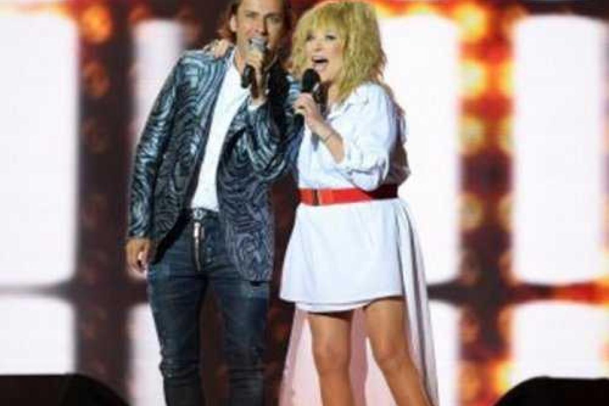 Алла Пугачева в коротком платье продемонстрировала стройные ноги