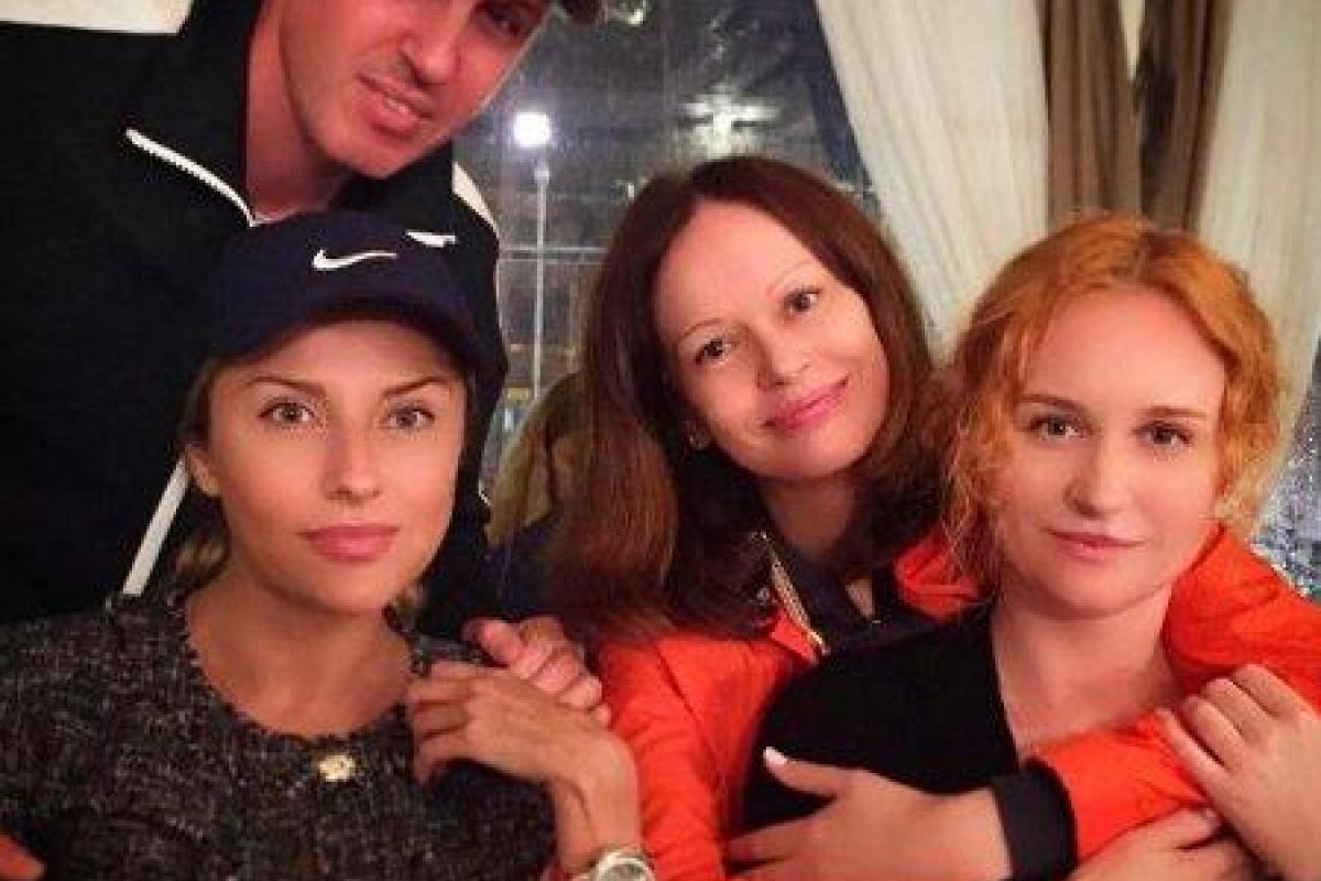 Ирина Безрукова отдыхает вместе с бывшей супругой Марата Башарова Ирина Безрукова отдыхает вместе с бывшей супругой Марата Башарова