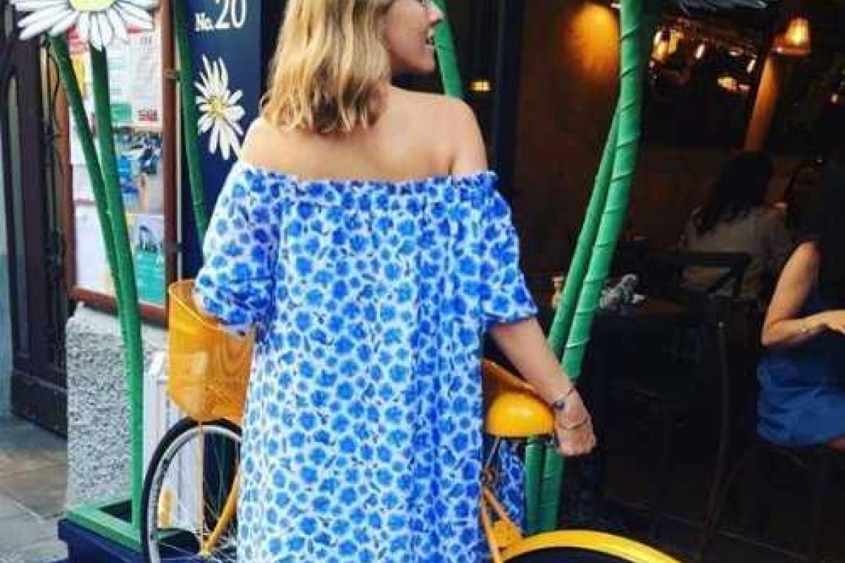 Беременная Ксения Собчак каталась на велосипеде по Москве 