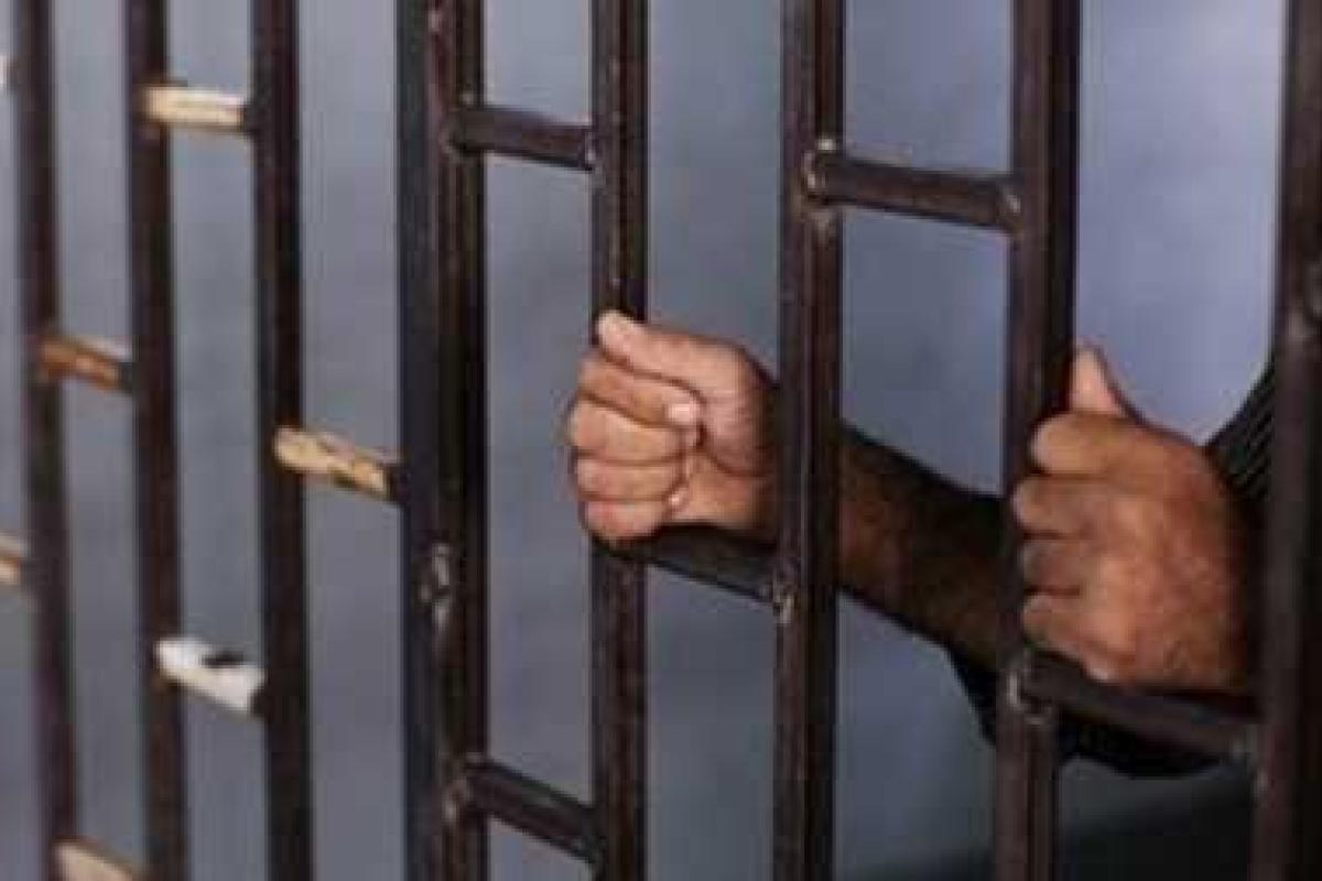 В техасской тюрьме заключенные спасли жизнь надзирателю В техасской тюрьме заключенные спасли жизнь надзирателю