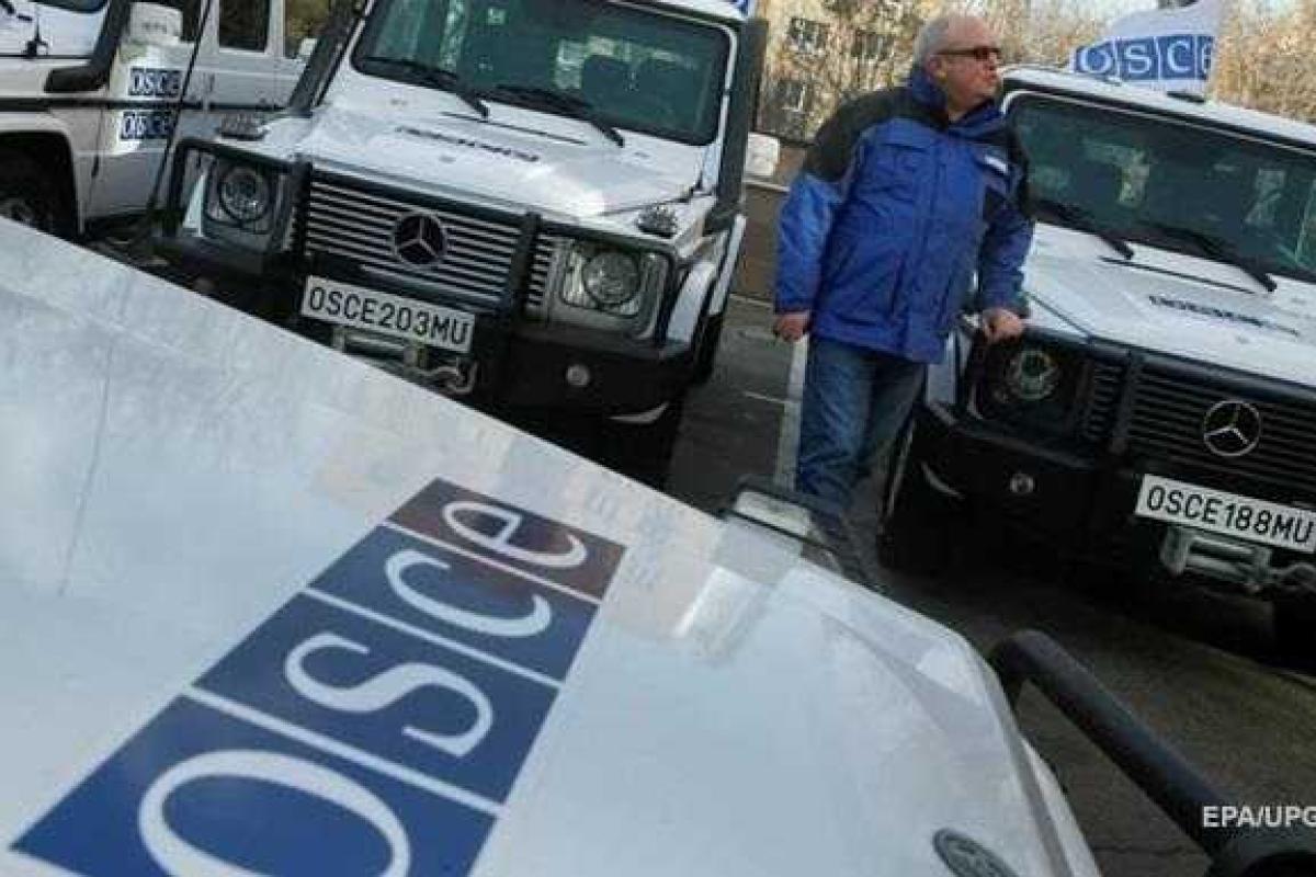 Боевики "ДНР" заблокировали машину ОБСЕ и наставили на сотрудников автоматы